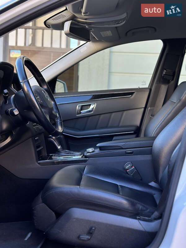 Седан Mercedes-Benz E-Class 2010 в Чернівцях фото 25 Седан Mercedes-Benz E-Class 2010 в Чернівцях