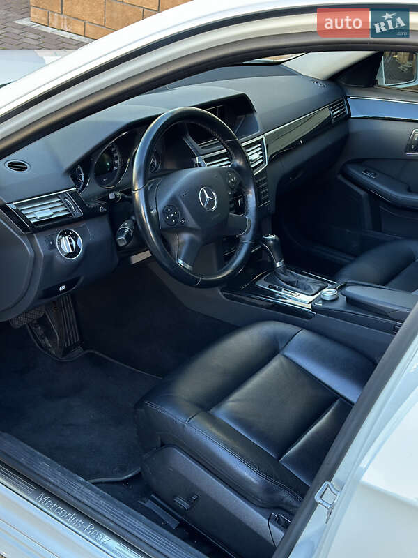 Седан Mercedes-Benz E-Class 2010 в Чернівцях фото 24 Седан Mercedes-Benz E-Class 2010 в Чернівцях