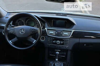 Седан Mercedes-Benz E-Class 2010 в Черновцах