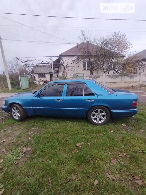 Mercedes-Benz E-Class 1993