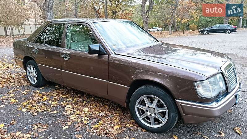 Седан Mercedes-Benz E-Class 1992 в Одессе