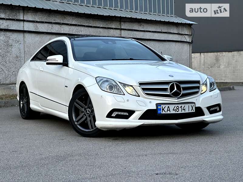 Купе Mercedes-Benz E-Class 2010 в 