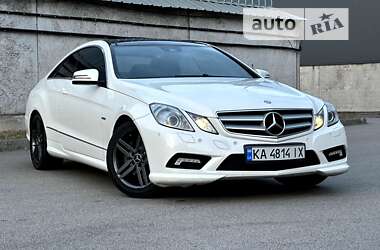 Купе Mercedes-Benz E-Class 2010 в 