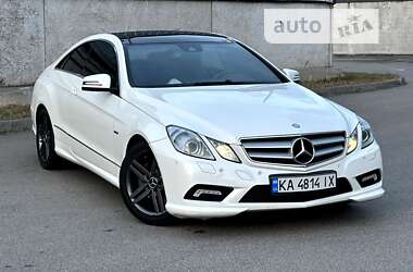 Купе Mercedes-Benz E-Class 2010 в 