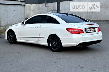 Купе Mercedes-Benz E-Class 2010 в 