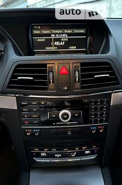Купе Mercedes-Benz E-Class 2010 в 