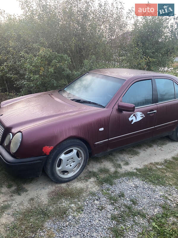 Седан Mercedes-Benz E-Class 1996 в Рокитному