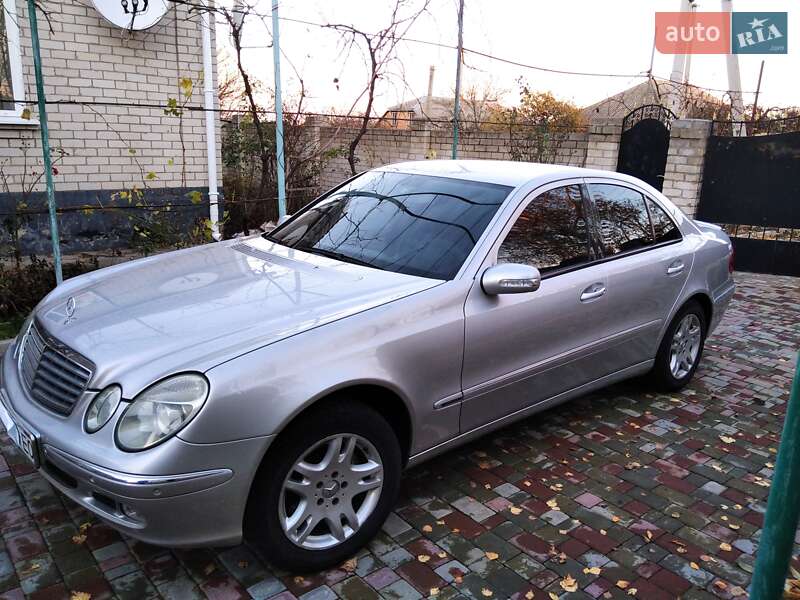 Седан Mercedes-Benz E-Class 2003 в Александрие