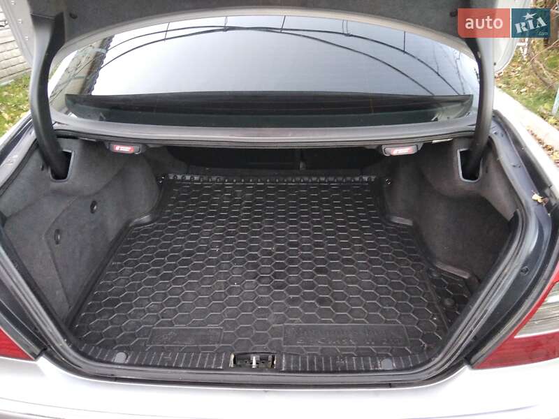 Седан Mercedes-Benz E-Class 2003 в Олександрії