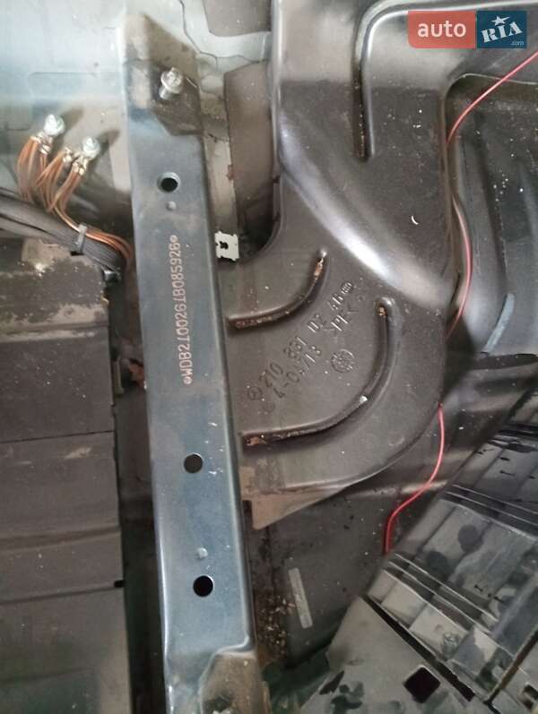 Седан Mercedes-Benz E-Class 2000 в Звягеле