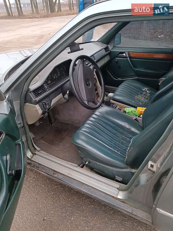 Седан Mercedes-Benz E-Class 1987 в Кропивницькому