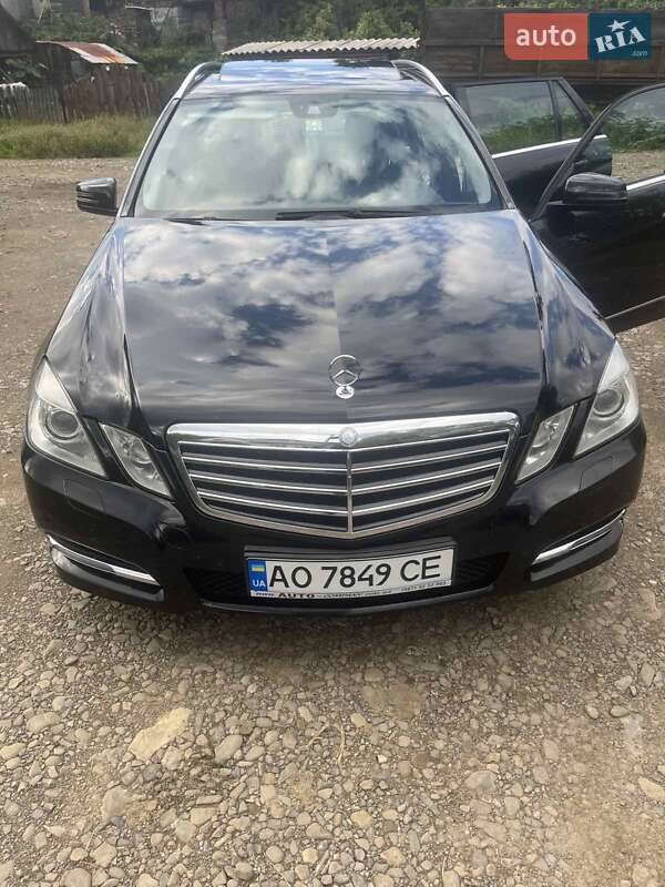 Универсал Mercedes-Benz E-Class 2011 в Межгорье