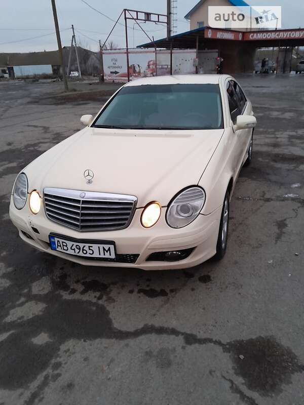 Седан Mercedes-Benz E-Class 2006 в Тростянце