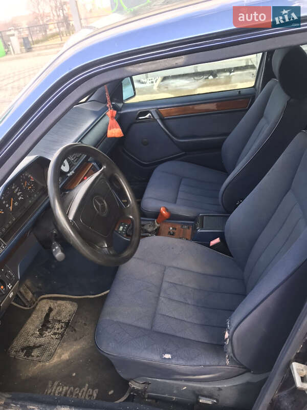 Седан Mercedes-Benz E-Class 1994 в Косові