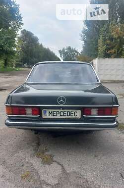 Седан Mercedes-Benz E-Class 1985 в Ровно