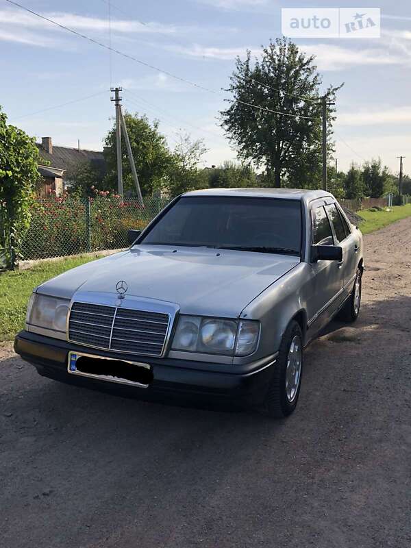 Седан Mercedes-Benz E-Class 1986 в Владимир-Волынском