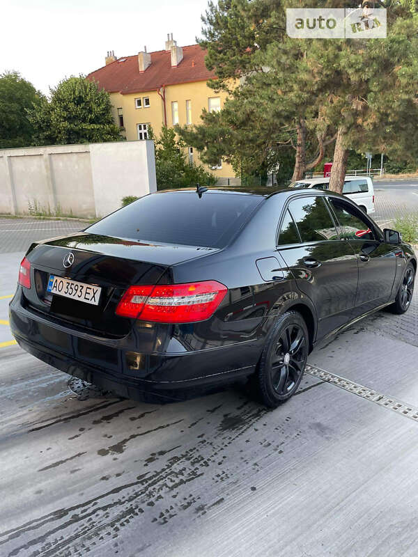 Седан Mercedes-Benz E-Class 2009 в Хусті