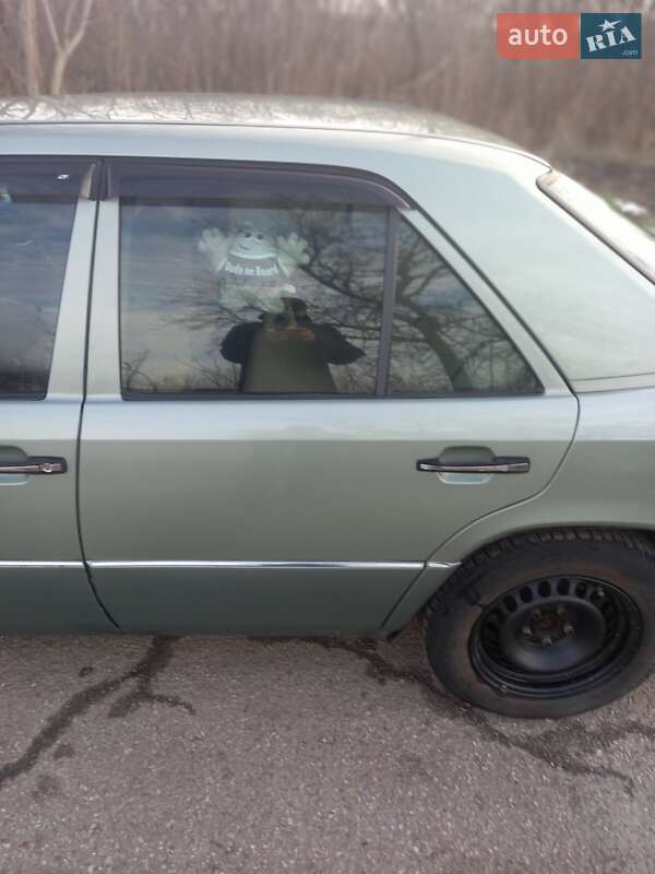 Седан Mercedes-Benz E-Class 1986 в Одессе