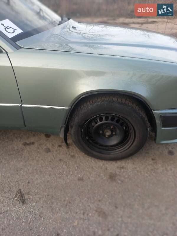 Седан Mercedes-Benz E-Class 1986 в Одессе