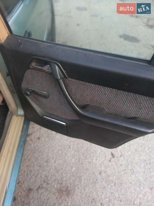 Седан Mercedes-Benz E-Class 1986 в Одессе