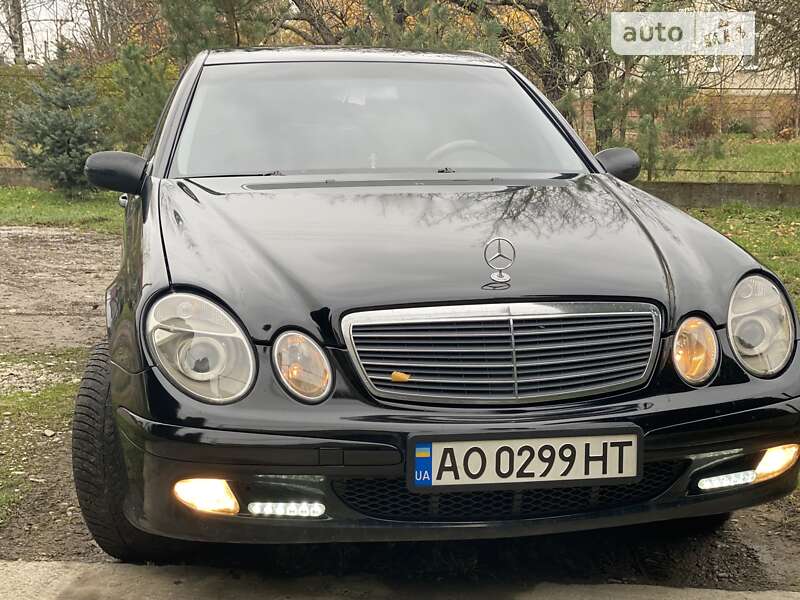 Седан Mercedes-Benz E-Class 2003 в Виноградові