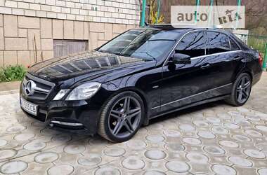 Седан Mercedes-Benz E-Class 2011 в Иршаве