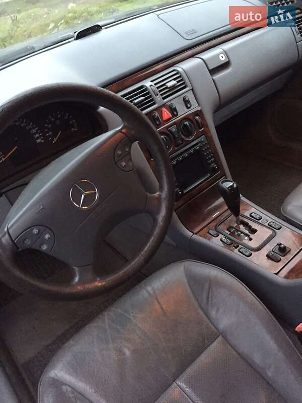 Седан Mercedes-Benz E-Class 2000 в Николаеве
