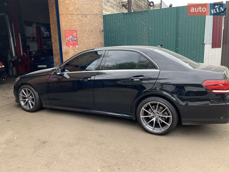 Седан Mercedes-Benz E-Class 2015 в Києві