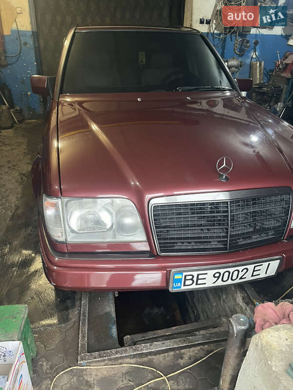 Седан Mercedes-Benz E-Class 1986 в Новом Буге