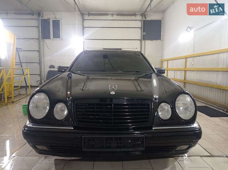 Седан Mercedes-Benz E-Class 1996 в Першотравенську