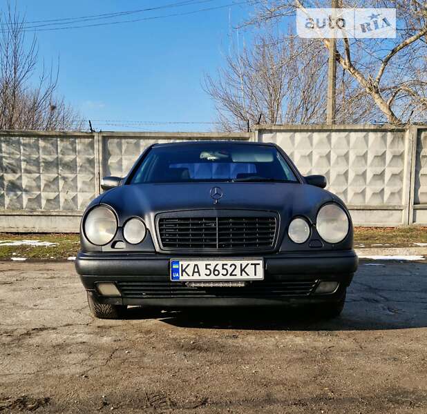 Седан Mercedes-Benz E-Class 1996 в Киеве