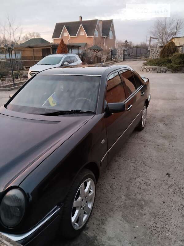 Седан Mercedes-Benz E-Class 1998 в 