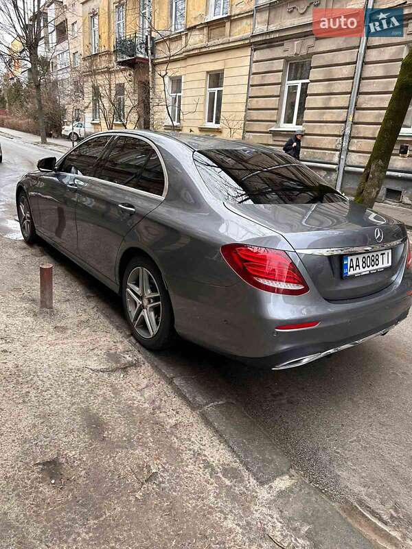 Седан Mercedes-Benz E-Class 2016 в Львові