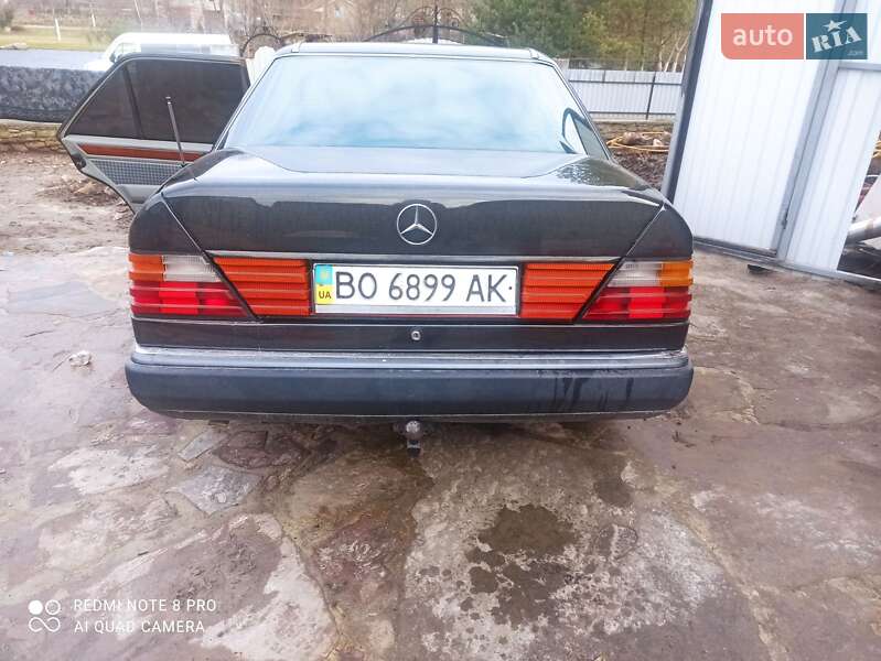 Седан Mercedes-Benz E-Class 1991 в Бучаче