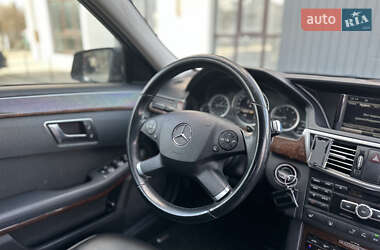 Седан Mercedes-Benz E-Class 2012 в Кременце