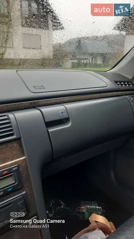 Седан Mercedes-Benz E-Class 1999 в Черновцах