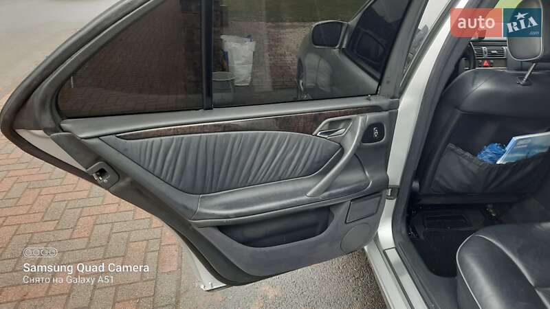 Седан Mercedes-Benz E-Class 1999 в Черновцах