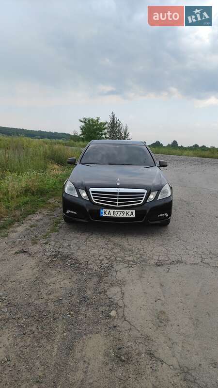 Седан Mercedes-Benz E-Class 2010 в Лубнах