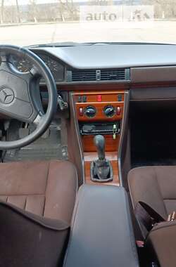 Седан Mercedes-Benz E-Class 1995 в Южноукраинске