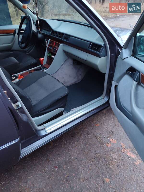 Седан Mercedes-Benz E-Class 1994 в Житомире