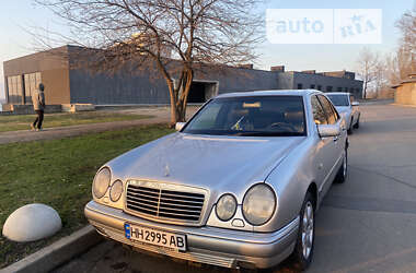 Седан Mercedes-Benz E-Class 1998 в Киеве