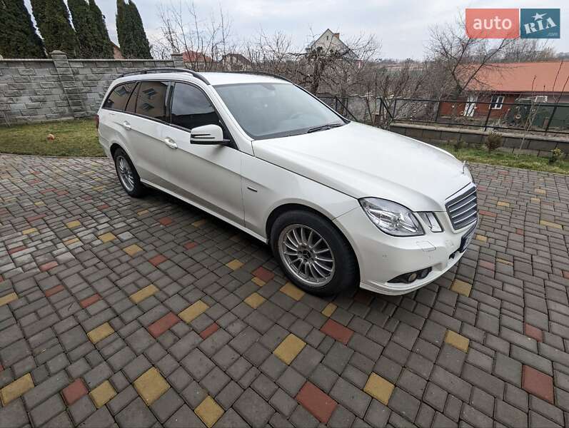 Універсал Mercedes-Benz E-Class 2011 в Рівному