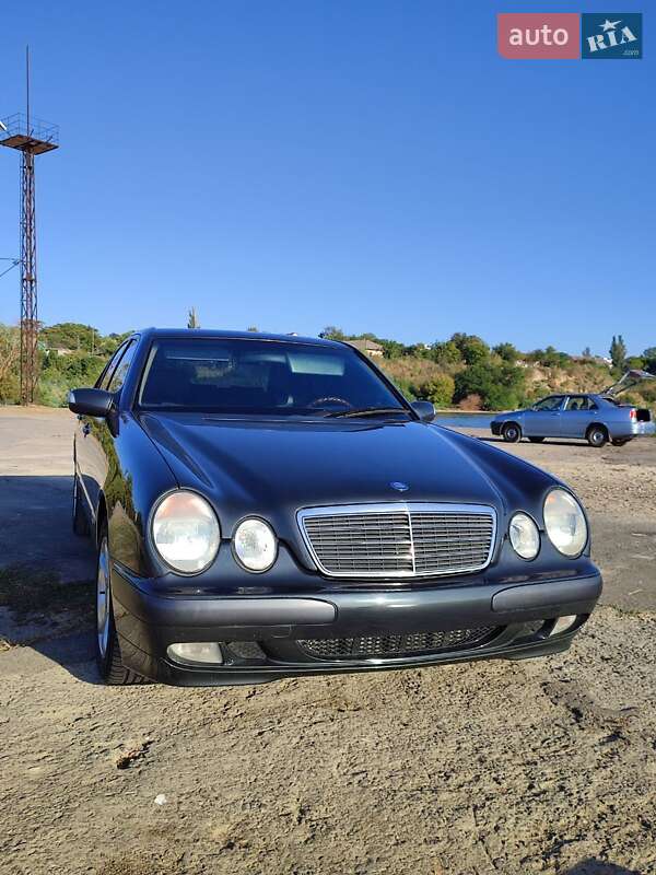 Mercedes-Benz E-Class 2001