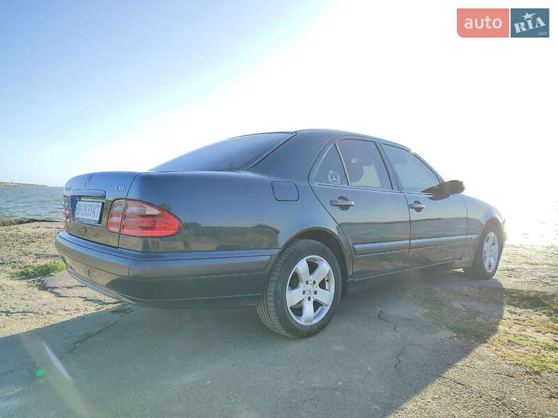Седан Mercedes-Benz E-Class 2001 в Одессе