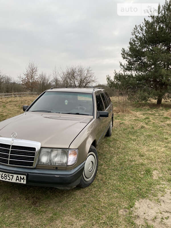 Универсал Mercedes-Benz E-Class 1988 в Львове
