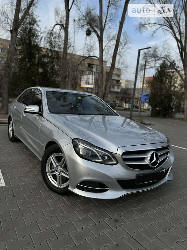 Седан Mercedes-Benz E-Class 2013 в Чернівцях