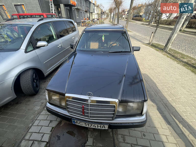 Mercedes-Benz E-Class 1992