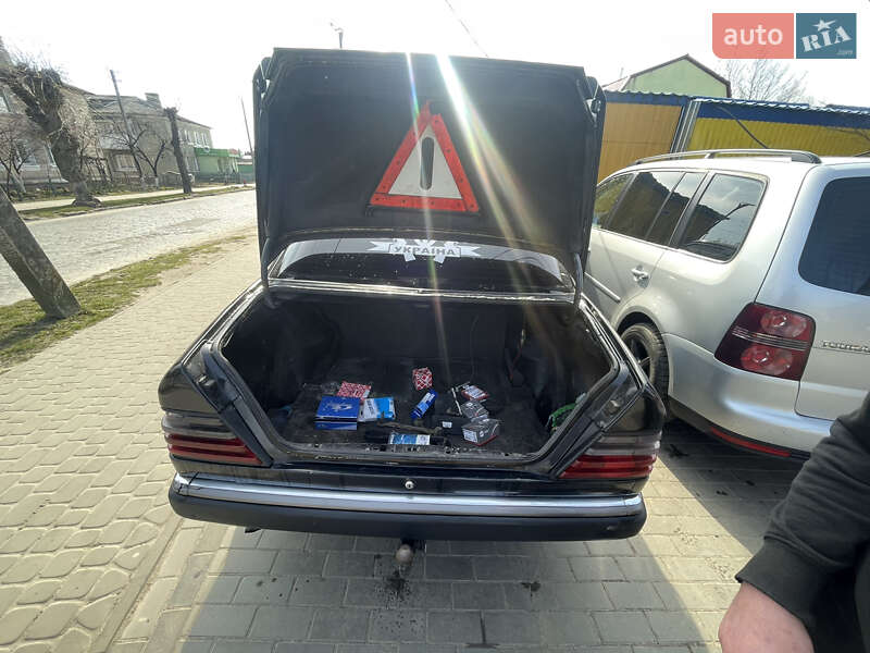 Седан Mercedes-Benz E-Class 1992 в Камне-Каширском
