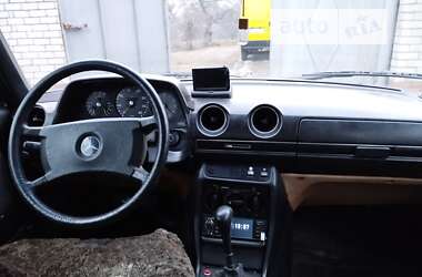 Седан Mercedes-Benz E-Class 1980 в Харькове