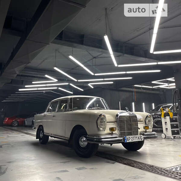 Седан Mercedes-Benz E-Class 1970 в Дніпрі